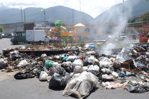 Queman basura en Las Angustias para "evitar contaminación"