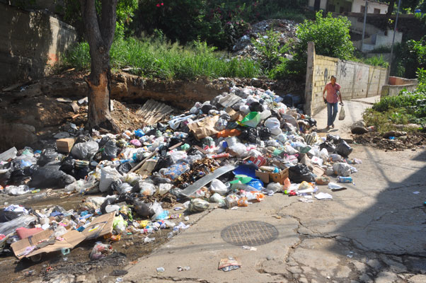 Vecinos no aguantan la contaminación en El Jabillo
