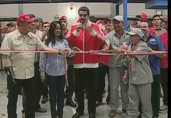 Maduro inauguró nueva línea de producción de empresas VIT