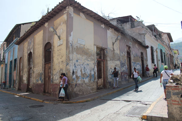 Guaireños piden meterle “el pecho” al casco colonial de La Guaira