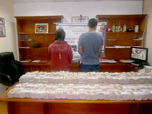 Ordenan privativa de libertad a rusos que intentaron extraer billetes venezolanos