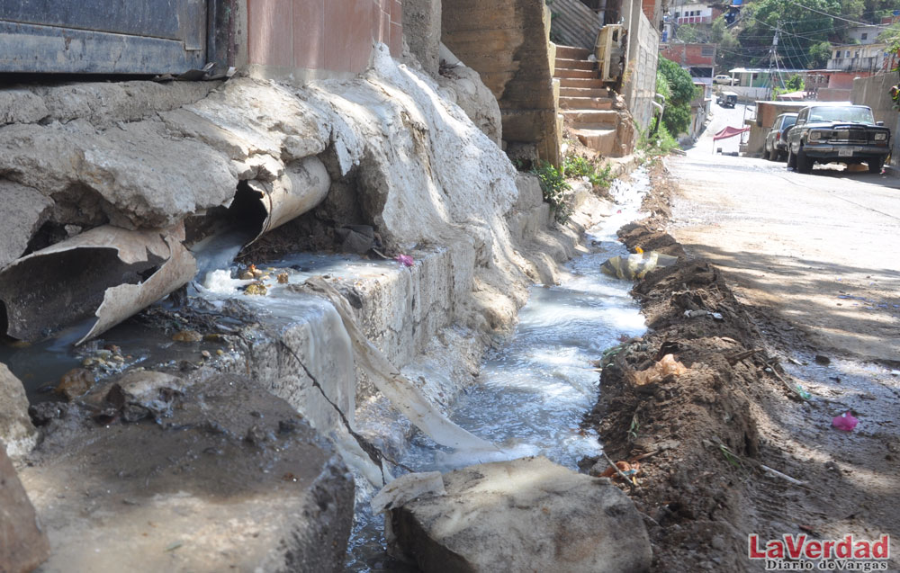 Sistema de drenaje en Los Olivos completamente colapsado