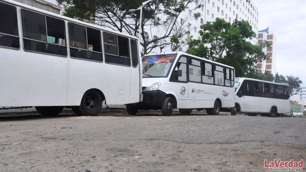 Sin luz ni seguridad parada de autobuses Caribe – Catia la Mar