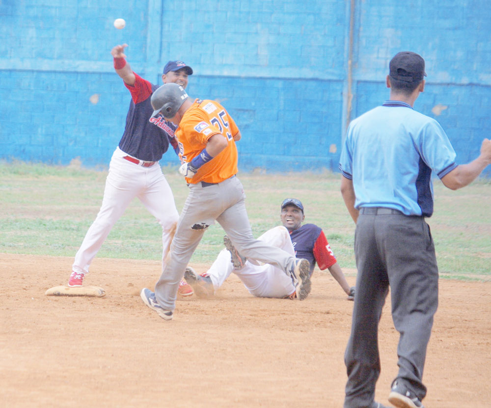 Astros busca coronarse hoy en béisbol máster de Naiguatá