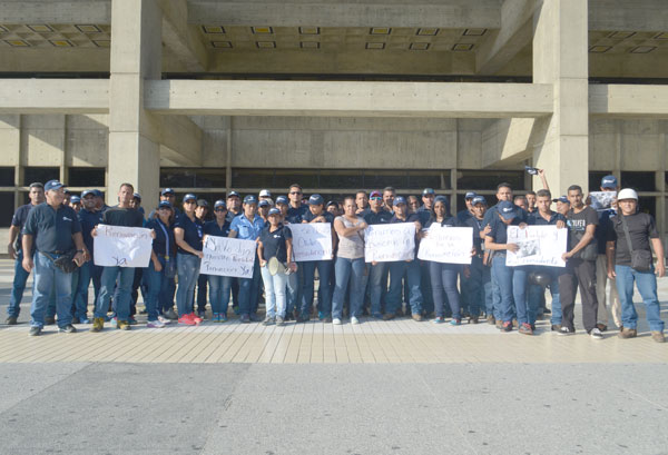 Trabajadores de PG protestan frente a cede de Iaim por medida de desalojo