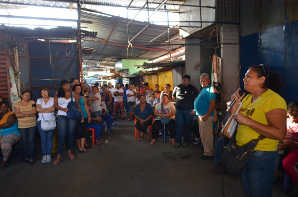 Comerciantes del Cacique de manos atadas y en la quiebra