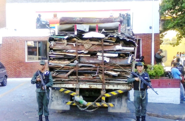 Retienen camión por transportar material reciclable sin permisología