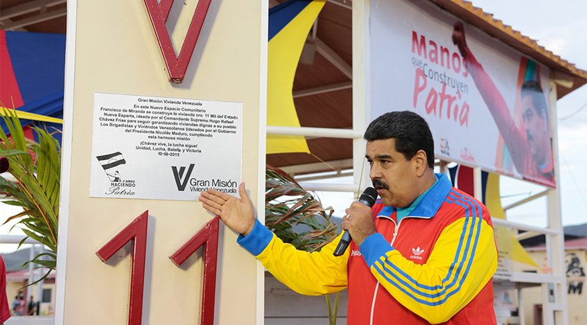 Maduro: Vamos rumbo al millón de viviendas
