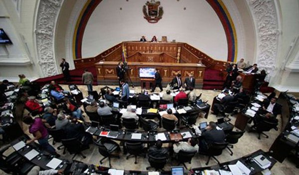 Diputados opositores abandonaron AN antes de la juramentación de Susana Barreiros