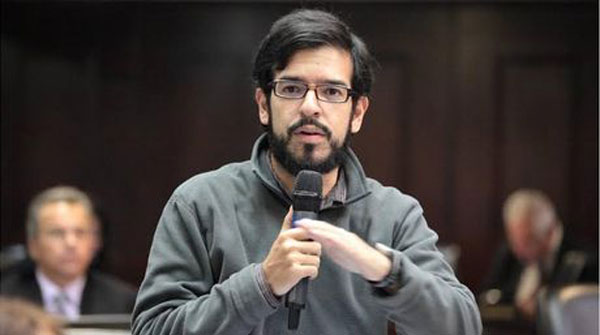 Pizarro por juramentación de Barreiros: "Los verdugos no merecen aplausos"