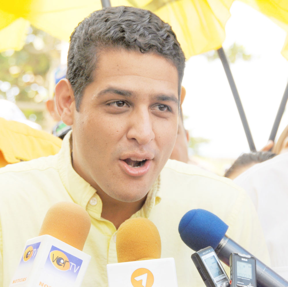  Olivares: “Ya basta de amenazas, una tablet o una casa no significan votos”