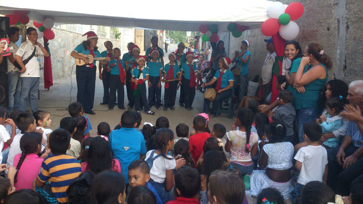 Con Parranda llevan alegría a niños de Tacagua Vieja