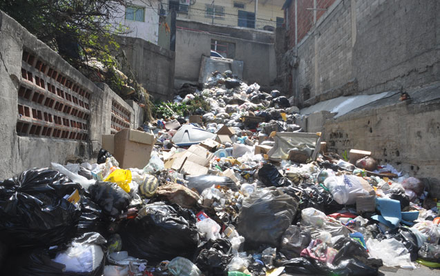 Vecinos de Carretera Vieja no aguantan contaminación por la basura