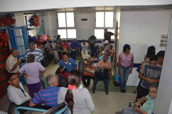 Persisten fallas en servicio de hemodiálisis del Hospital José María Vargas de la Guaira