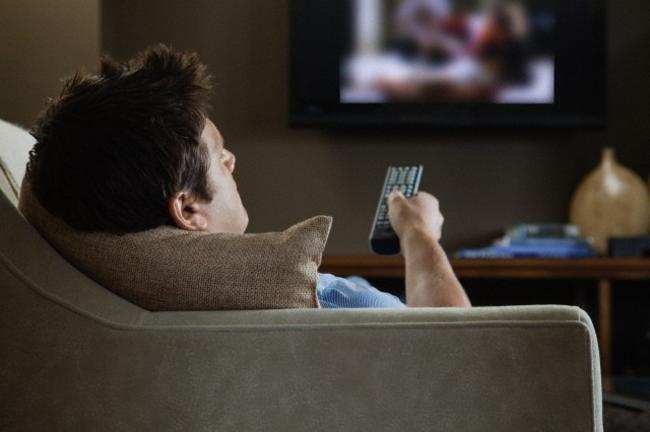 Ver mucha televisión podría provocar problemas cerebrales