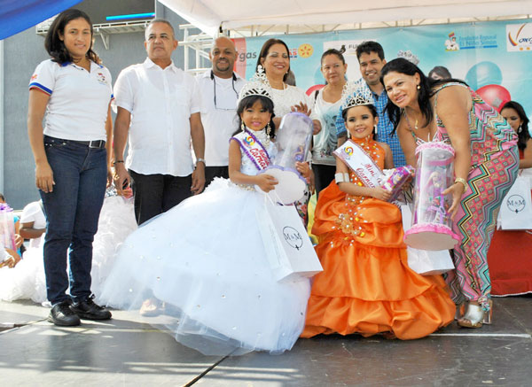 Darianny Molina es la mini reina de los Carnavales Turísticos