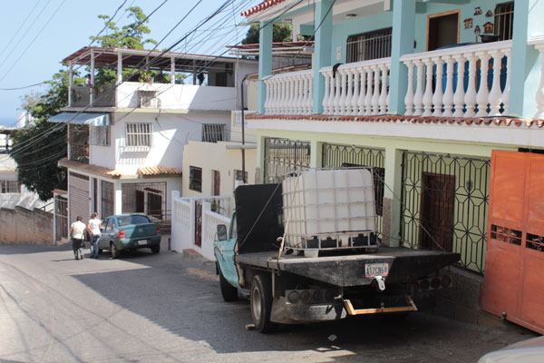 Solo camiones abastecen comunidades de Caraballeda