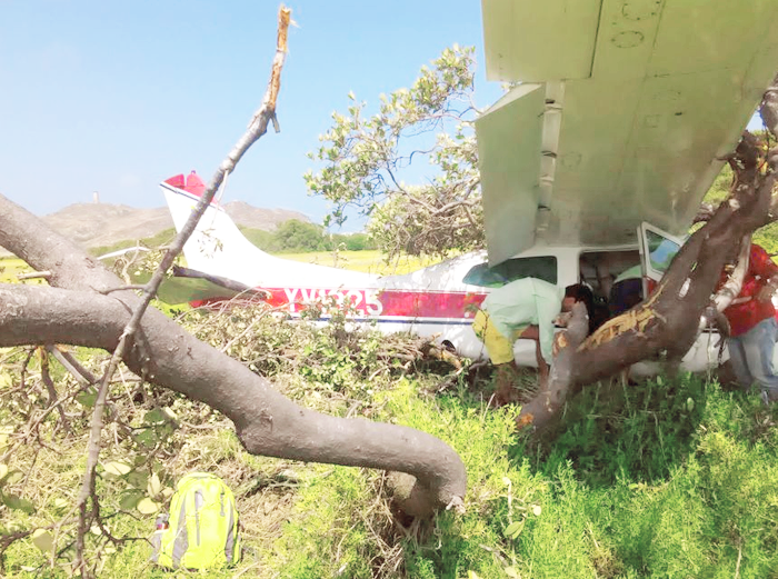 Dos heridos al estrellarse avioneta en manglar de Los Roques