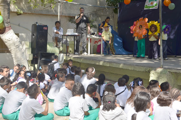Colegio Benposta finalizó su semana aniversario con bailes y presentación circense