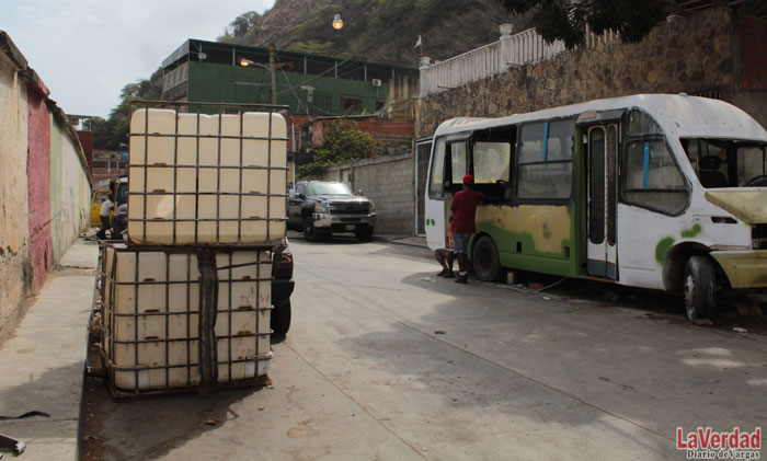 En El Cardonal se les va el sueldo pagando agua