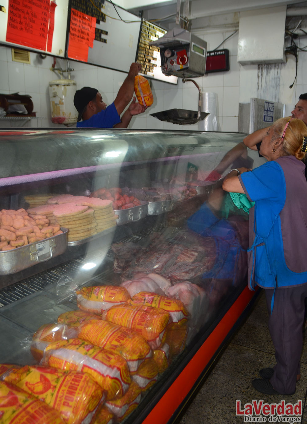 El kilo de pollo bajó a 900 bolívares