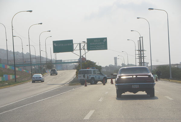 “No pueden prohibir paso de los motorizados al aeropuerto”