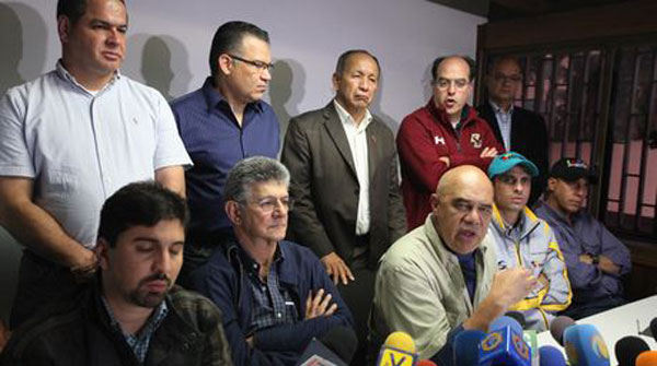 MUD suspende anuncio mecanismos constitucionales para revocar a Maduro