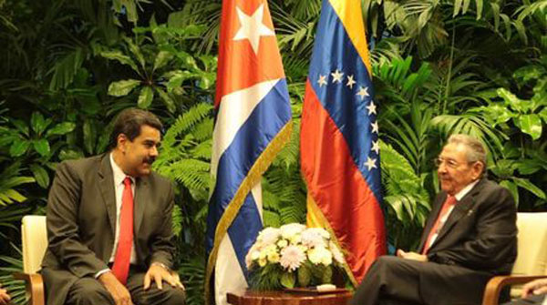 Maduro recibió máxima condecoración del gobierno cubano