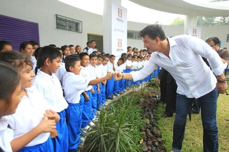 Ricardo Arjona inauguró segunda escuela de música en Guatemala
