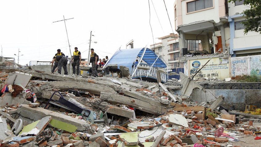 Asciende a 233 la cifra de muertos por terremoto en Ecuador