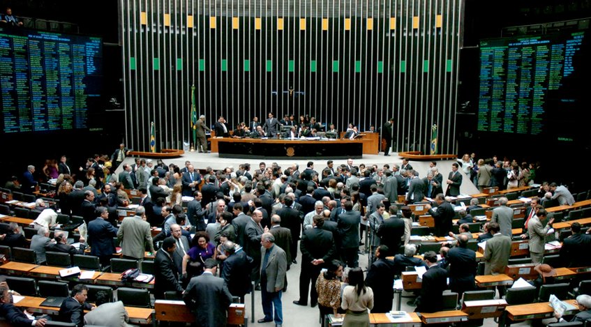 Cámara baja de Brasil inicia debate sobre juicio político a Rousseff