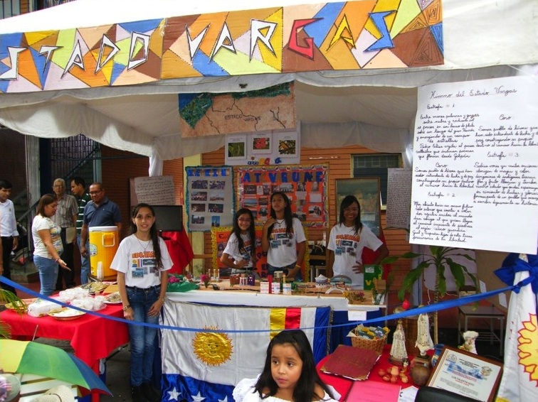 Colegio San Vicente de Paúl organizó IX Feria Folclórica
