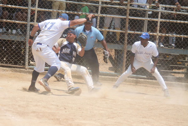 Blue Jay ratificó su dominio en el softbol Guaracarumbo