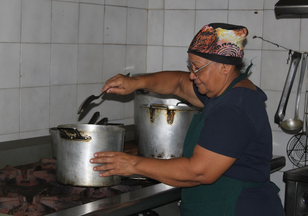 Zenaida Parra: Con su trabajo le pone sabor a la vida