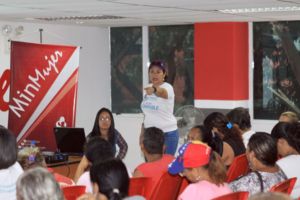 MinMujer realiza encuentro con fuerzas femeninas de Vargas