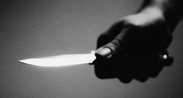 Detenido por amenazar a su madre con un cuchillo