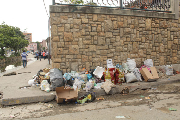 Fallas con el aseo y drenajes tapados contaminan El Cardonal