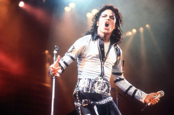 Revelan supuesta colección de pornografía infantil en la mansión de Michael Jackson