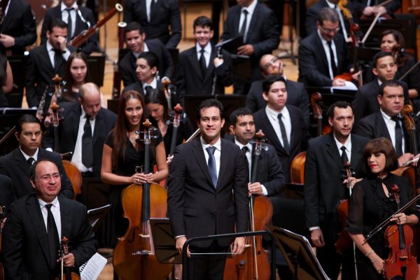 Sinfónica Simón Bolívar explora melodías de Latinoamérica y Europa