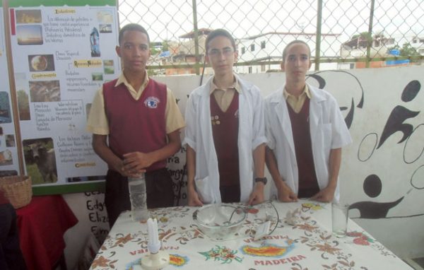Realizan Expo- Feria Venezuela en el Colegio Andrés Bello