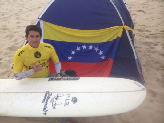 Surfista varguense Ronald Reyes compite en Europa