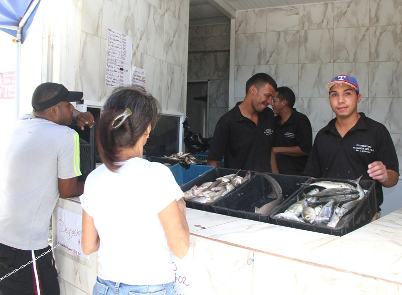 Como pan caliente venden sardina en Pescamar
