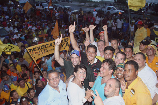 Capriles recorrió La Guaira