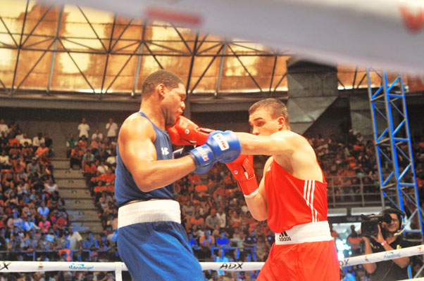 Boxeo mundialista en e polideportivo