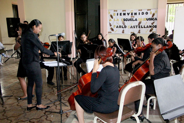 Alumnos de la Pablo Castellano presentaron muestra musical