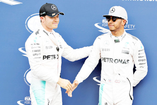 Rosberg presiona a Hamilton