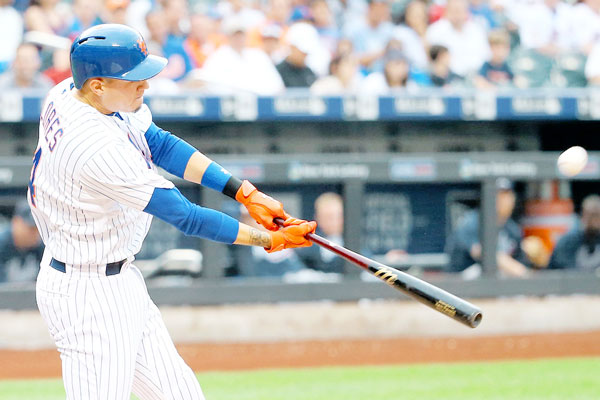 Wilmer Flores puso dos en las gradas  