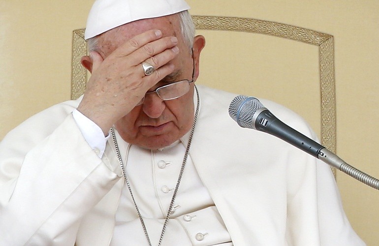 Papa expresa “dolor y horror” tras asesinato de un cura en Francia