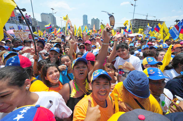 64% de los venezolanos revocarían a Maduro según encuesta