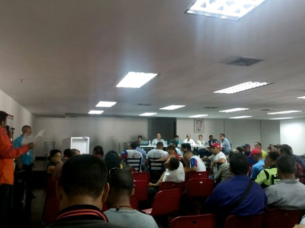 Continúan las mesas de trabajo para debatir aumento del pasaje